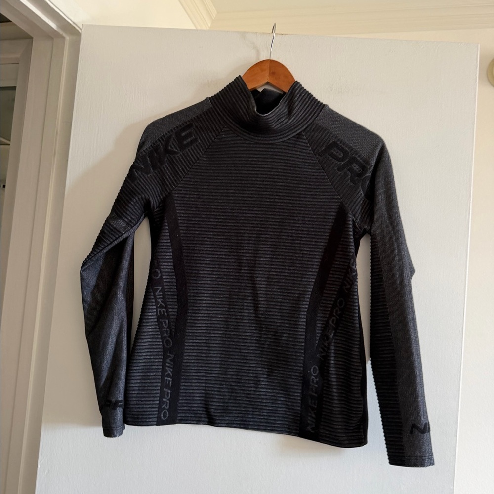 Nike Pro HyperWarm Black/Gray Pullover Long Sleeve Top size Small EUC - Picture 11 of 14